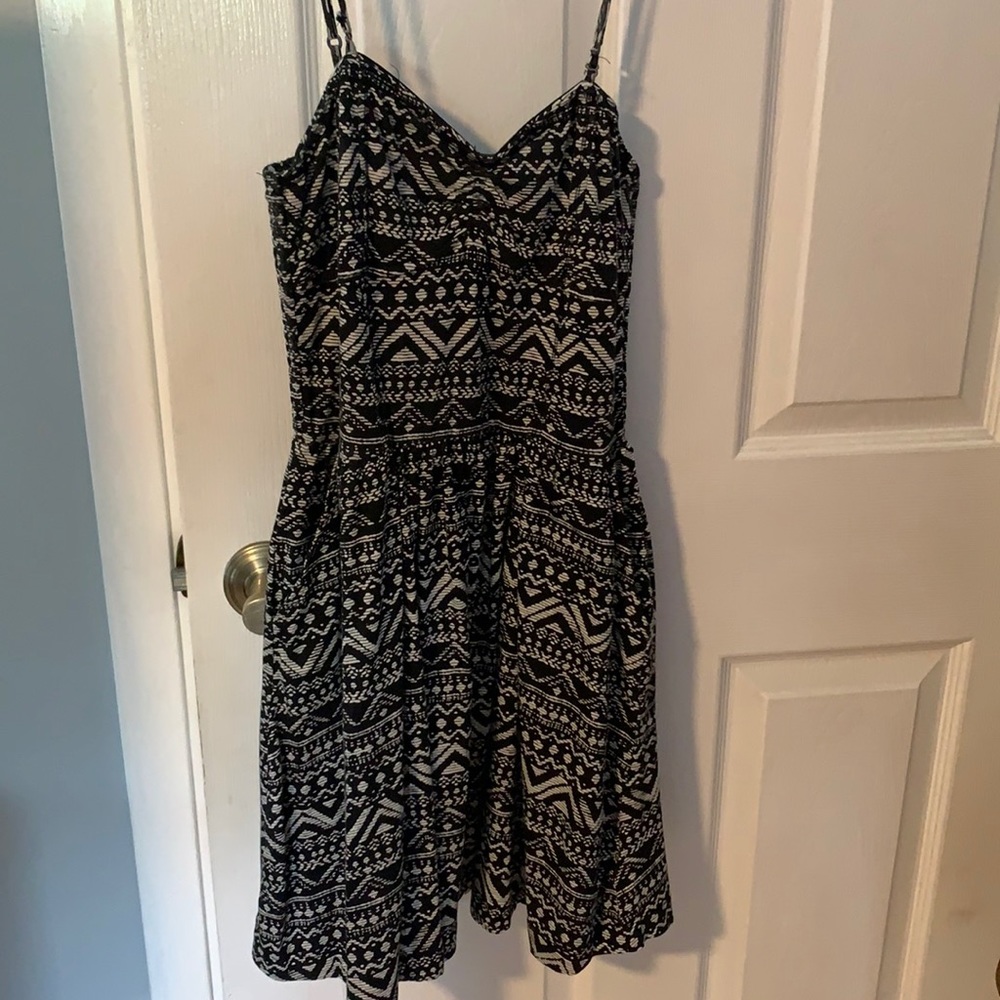 Aeropostale black and white sundress. Has pockets